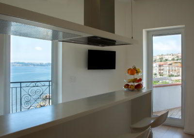 Officine Architetti Napoli_Violetta House_vista mare cucina